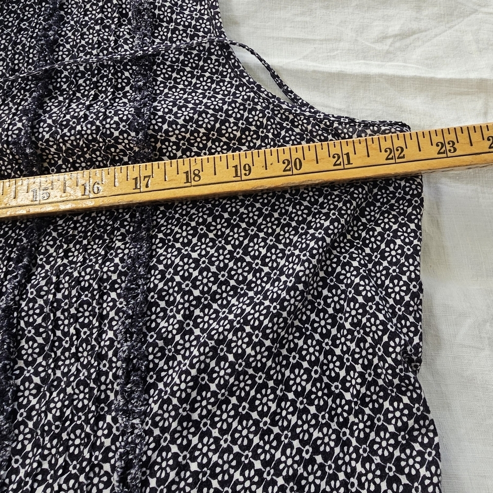 Women's Sleeveless Button-Up Top - Black and White - Picture 4 of 9